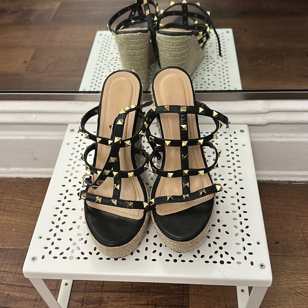 Wild Diva Lounge Wedges Size 10